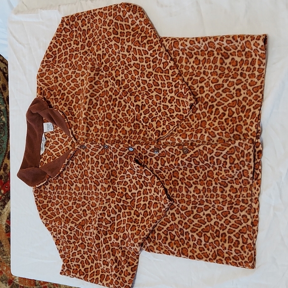 COPY - Ladies Leopard Print XL Pajamas - Picture 2 of 9